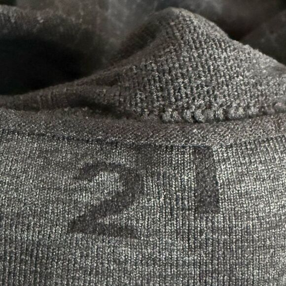 Lululemon In The Flow Crop II Heathered Deep Coal Size 2 - Picture 3 of 4